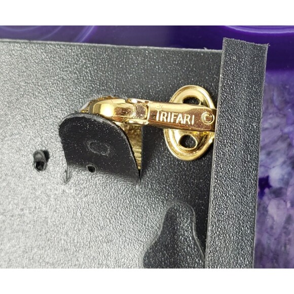 Vintage Crown Trifari 60s MCM White Enamel Egg Shape Gold Tone Clip On Earrings - Picture 8 of 12